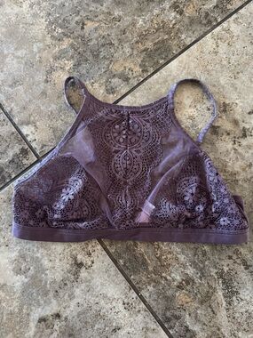 Victoria's Secret Body by Victoria Large Purple Lace High Neck Wireless Bralette